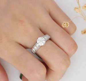 แหวนเพชรมอยส์ซอไนต์2CT สุดคลาสสิก S925แหวนหมั้นและวันครบรอบแต่งงานแหวนแต่งงาน - Product Image 2