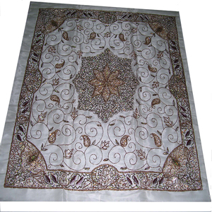 Couverture de table rectangulaire brodée à la main par Zari Star Design nappe en organza simple élégante et napperons - Product Image 1