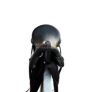 อานม้าหนังพรีเมียมพลาสติกแบบอังกฤษ น้ำหนักเบา ทนทาน ระบายอากาศได้ดี ป้องกันการเสียดสี ป้องกันรังสียูวี ปรับขนาดได้ พร้อมอุปกรณ์สแตนเลส - Product Image 3