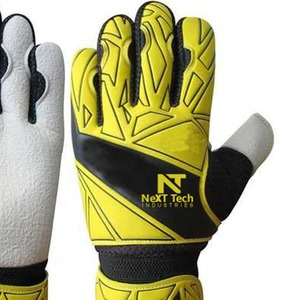 Next Tech Gants de gardien de but de haute qualité Matériau durable pour les enfants à des fins de match et d'entraînement Conception et logo personnalisés - Product Image 4