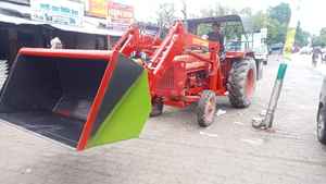 Tractor de granja duradero, máquina agrícola de servicio pesado para arar, sembrar y cosechar al mejor precio al por mayor - Product Image 3