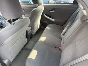 2010 usado To-yo-ta Pri_us Cuatro - Product Image 2