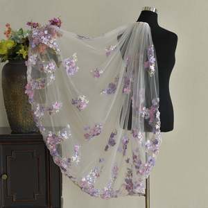 Peineta para el Cabello Bridella M181-I con Malla Floral y Pedrería, con Ajuste Cómodo y Seguro para Bodas, Bailes de Graduación y Eventos Formales - Product Image 1