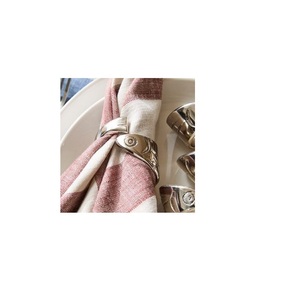 Ensemble d'anneaux de serviette en métal de style européen classique, faits à la main, en forme de rose décorative, écologiques, pour mariages et dîners romantiques - Product Image 1