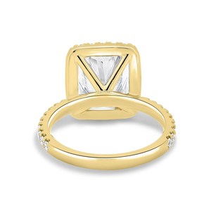 Bague de fiançailles créative en or jaune 14K plaqué platine avec halo de diamants de laboratoire taille radiant de 4,00 carats et bande pavée - Product Image 6
