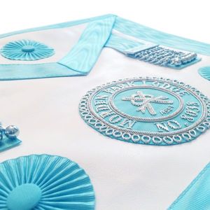 Tablier maçonnique en cuir brodé écologique pour maîtres maçons, avec perles et insigne personnalisé à coudre - Product Image 2