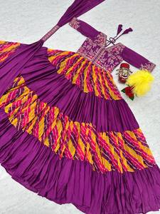 ชุดผ้า Anarkali เย็บปักลายด้วยผ้าไหม Chinon ออกแบบล่าสุด - Product Image 2