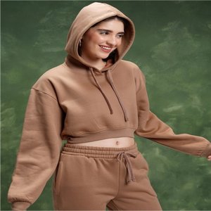 Sweat court uni marron pour femmes à manches longues pull droit à capuche avec logo avant survêtement d'hiver fabriqué en Inde - Product Image 5