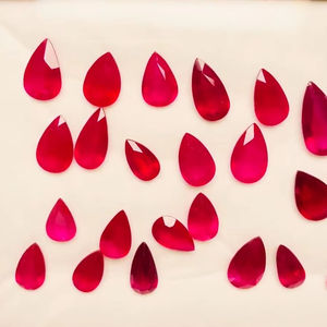 Pierre précieuse de coupe de poire de rubis de Mozambique chauffée et traitée naturelle de bonne qualité AAA lustre pièces uniques et belles pour tous les bijoux - Product Image 1