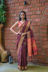 ชุดส่าหรีผ้าไหมหนาพร้อมเสื้อเบลาส์กับ Ikat ทอจากผู้ผลิตอินเดีย - Product Image 4