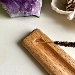 ที่วางธูปไม้ตกแต่งสำหรับพิธีกรรมทางศาสนา ผิวเรียบเนียน 100% ทำจากวัสดุธรรมชาติ ทนทาน เหมาะสำหรับการใช้งานทางศาสนา - Product Image 6