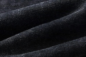 T-shirt tendance pour homme avec patchs déchirés, t-shirt graphique patchwork urbain, t-shirt décontracté en coton streetwear pour tous les jours - Product Image 6