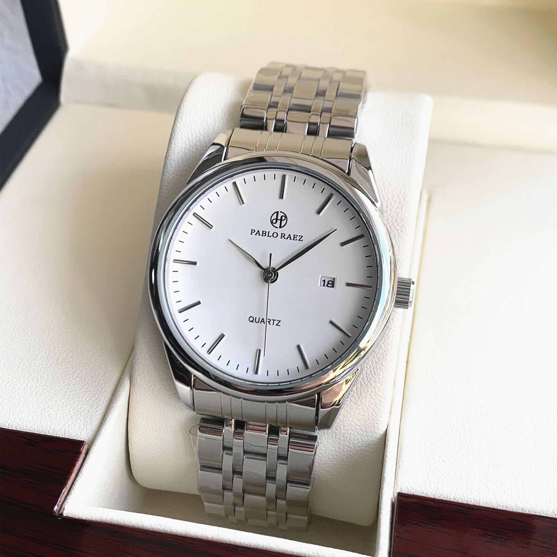 Silver shell, white dial,steel strap