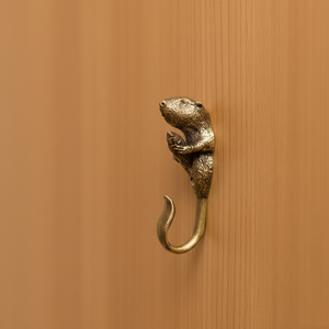 Porte-manteau mural vintage en forme de rat, finition laiton antique, décoration animale pour entrée de maison et chambre. - Product Image 1