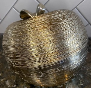 การออกแบบแอปเปิ้ลสีทองหรูหราศูนย์กลางการตกแต่งที่ทันสมัยสำเนียงสำหรับตกแต่งบ้านสำนักงานการแสดงของขวัญแต่งงาน - Product Image 6