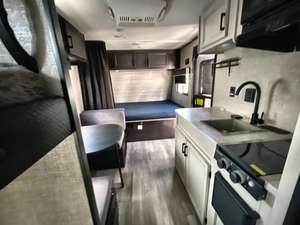 Autocaravana usada Jayco Jay Flight S-l-x 174BH del 2022, casa móvil, caravana, tienda de campaña, autocaravana con tienda de campaña en el techo, camión con autocaravana. - Product Image 3