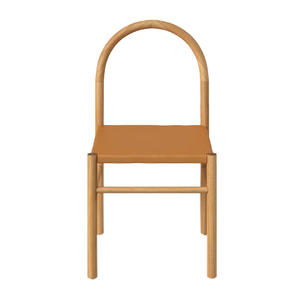Élégante chaise de salle à manger scandinave conçue avec un cadre en bois et un siège en cuir Pu pour des expériences culinaires raffinées à la maison - Product Image 2