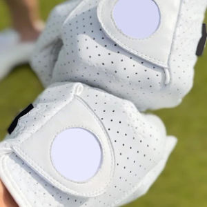 Gants de golf unisexes avec logo personnalisé, cuir de mouton, matériau souple, respirant, style OEM pour hommes et femmes, pour le sport - Product Image 3