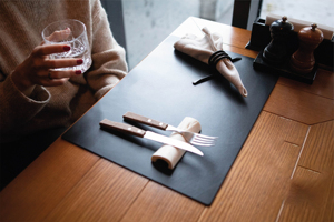 Sets de table en cuir résistant à la chaleur durables pour les repas de luxe, imperméables pour les hôtels, les événements et les repas à domicile LPM-0006 - Product Image 2