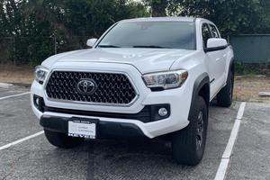 Toyota Tacoma TRD Pro 2018 Usada en Buen Estado, Doble Cabina 4x4 V6, Diferencial Trasero con Bloqueo Electrónico, Mayormente sin Modificaciones - Product Image 3