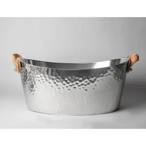 Tina para bebidas de cerveza de acero inoxidable martillado con mango de cuero perfecta para vajilla elegante en bodas y restaurantes - Product Image 3