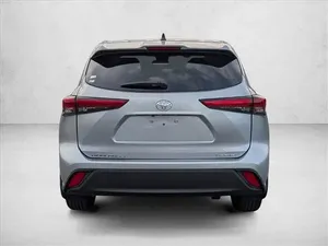 2023 Toyota Highlander LE - Product Image 3