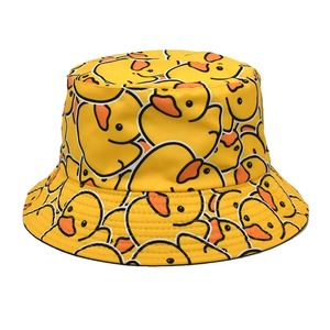 Nuevo estilo al por mayor verano pequeño pato amarillo patrón de moda al aire libre reversible viaje pescador protector solar personalizado sombrero de cubo - Product Image 1