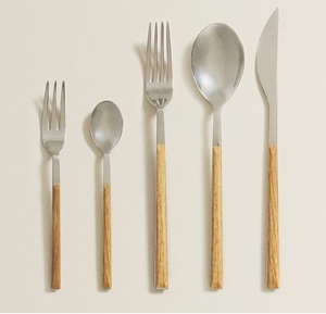 Elegante juego de cubiertos de madera duraderos hechos de materiales naturales para soluciones de comedor respetuosas con el medio ambiente - Product Image 5