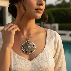 Collier pendentif en filigrane argenté de style vintage, chaîne à maillons plaquée or tendance avec diamant et perle, cadeau de bijoux - Product Image 1