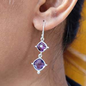 Boucles d'oreilles pendantes en argent sterling 925 avec améthyste, faites à la main, pierre précieuse naturelle violette, taille coussin et briolette, idée cadeau tendance - Product Image 4