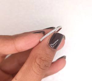 Anillo de Bodas Apilable de Oro Amarillo/Blanco Sólido de 10K/14K, Anillo Clásico de Media Eternidad con Corte Redondo de 0.10 Ct para Mujer - Product Image 1