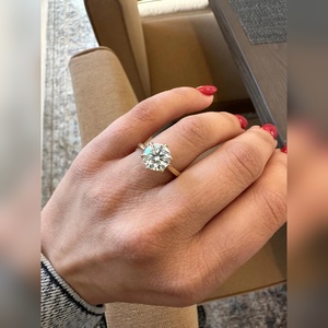 แหวนเพชรเม็ดเดี่ยวทรงกลมเจียระไนแบบบริลเลียนท์ น้ำหนัก 2.50 กะรัต เพชรเพาะเลี้ยงในห้องปฏิบัติการ เกรด VVS ทองคำแท้ 18K สำหรับงานหมั้นและงานแต่งงาน สินค้าขายดี - Product Image 1