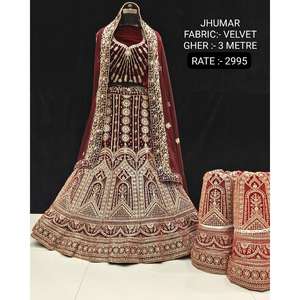 Vêtements Lehenga Choli indiens et pakistanais en velours brodé pour femmes à offrir - Product Image 5