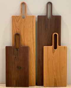 Planche à découper en bois de manguier de style unique avec finition personnalisée trou à poignée Ustensiles de cuisine au prix de gros - Product Image 2