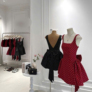 Robe longue d'été élégante pour femmes à manches courtes parfaitement alliant élégance, confort, décontracté et formel pour divers événements Maxi - Product Image 2