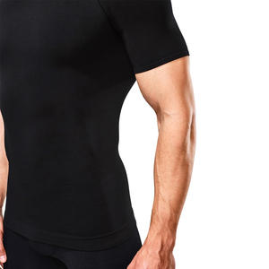 Chemises de compression entièrement personnalisées Chemises de compression à manches courtes à séchage rapide pour hommes pour l'entraînement en salle de sport - Product Image 4