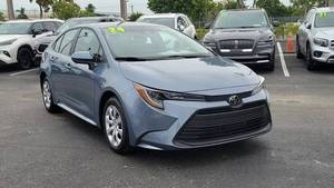 Toyota Corolla LE CVT Sedán 2024 Gasolina/Petrolio con Techo Solar Panorámico - Product Image 3