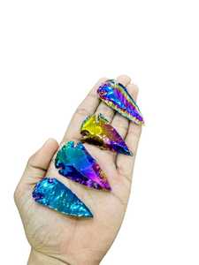 Vente en gros Meilleure Qualité Pierre Précieuse Aura Obsidienne Croissant Pointe De Flèche Titane Cristal Enduit Aura Quartz en Vente - Product Image 3