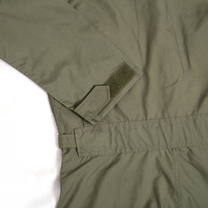 Combinaison de pilote antistatique personnalisée en Meta Aramid IIIA vert sauge avec extincteur intégré - Product Image 6