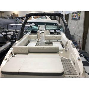 Bateau de travail et de divertissement de luxe Sea Ray SDX 270 2025 – Coque en fibre de verre, acier et aluminium pour le transport et le travail - Product Image 5