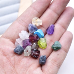 Collier saphir brut naturel fait à la main 8 - 10mm pierres précieuses sur chaîne Rolo or déclaration août pierre de naissance cadeau pour maman ou elle - Product Image 4