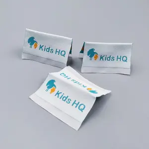 Étiquettes en polyester tissé damassé conçues sur mesure étiquettes tissées de vêtement en satin à la mode et personnalisées pour les vêtements - Product Image 1