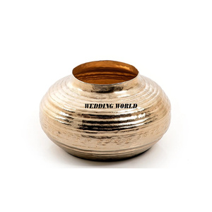 Vase à fleurs en métal doré Pot de fleurs artisanal d'excellente qualité Forme personnalisée Nouvel arrivage Pot de fleurs en métal vente en gros - Product Image 4