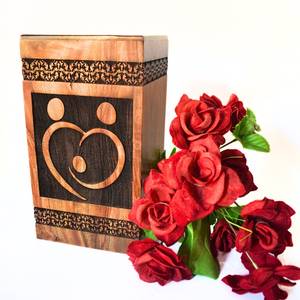 Urne à gravure pour bébé Urne en bois faite à la main pour cendres humaines Pleine grandeur en bois pour animaux de compagnie - Product Image 6