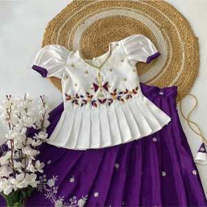 Nouvelle Élégance Dressing Fantaisie Tendance Tenue Haute Sur Demande Lourd Chinon Lehenga Choli Avec Zari Travail Fabricant De L'Inde - Product Image 5