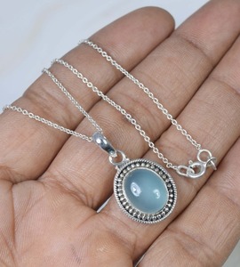 Aqua Calcedony Pendentif élégant en argent sterling 925 Pierre de naissance de mars faite à la main avec placage d'or pour cadeau d'anniversaire - Product Image 2