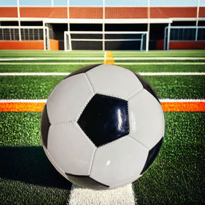 Ballon de football en cuir de haute qualité avec logo personnalisé, style classique, vente en gros avec taille et couleur personnalisées durables - Product Image 5