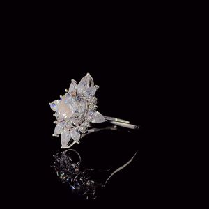 Bague de luxe en or jaune 14 ct avec diamants ronds brillants et marquise Collier élégant en diamants - Product Image 4