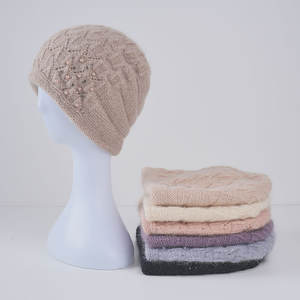 Bonnets en tricot personnalisés en gros, chapeaux d'hiver avec impression numérique et impression en relief, ajustables pour les voyages, les activités de plein air et le port quotidien - Product Image 4
