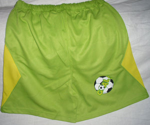 Shorts de sport légers colorés 100% polyester à taille élastique pour hommes adultes - Product Image 1